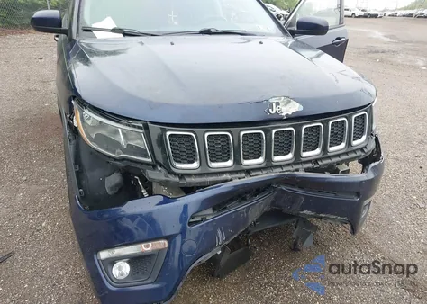 2020 Jeep Compass Latitude 4X4 z USA, uszkodzony, nr VIN 3C4NJDBB7LT160148
